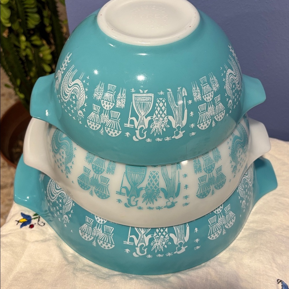 Vintage Pyrex Amish Butterprint Cinderella Bowls with Folk Art Design